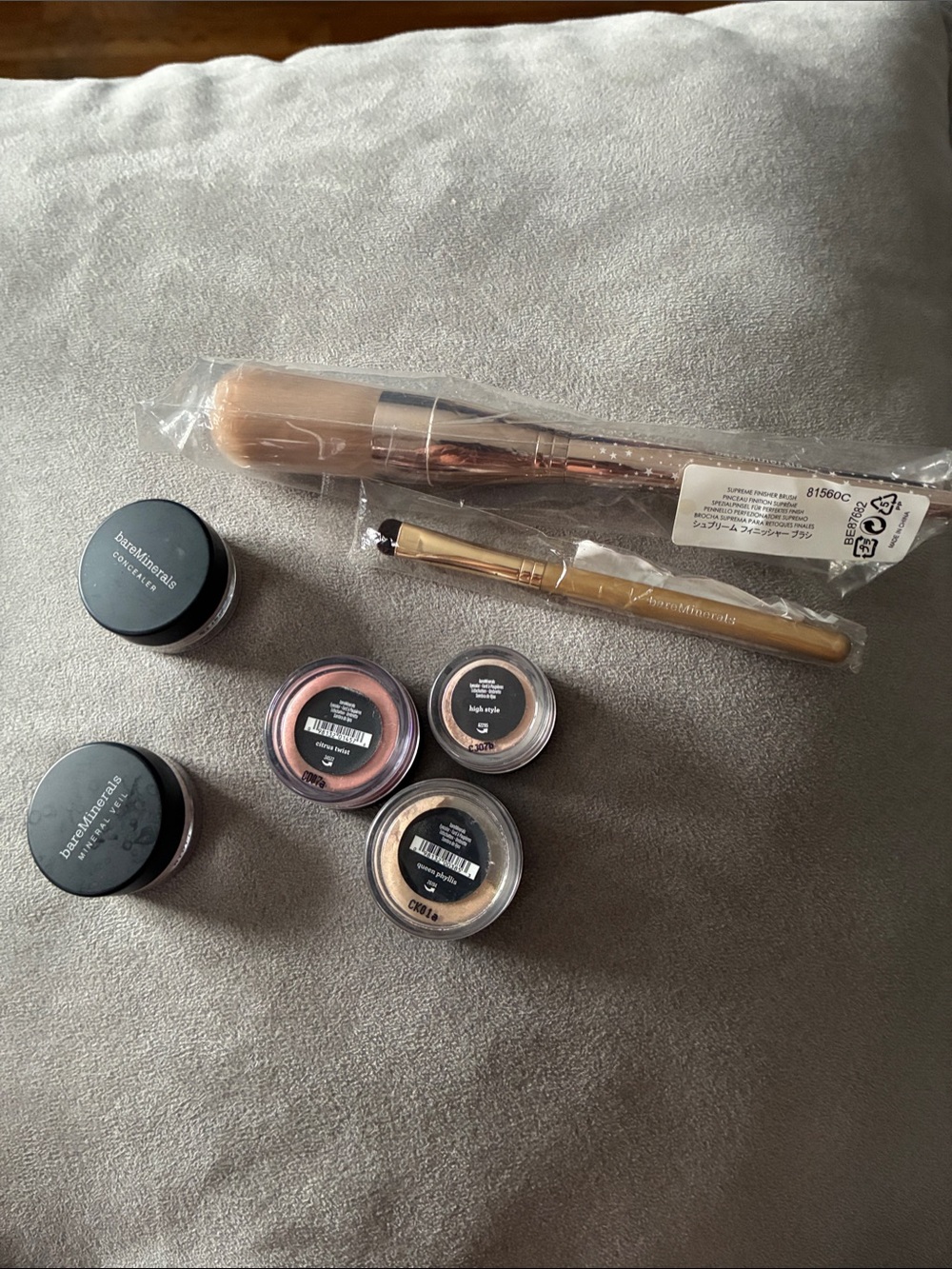 bareMinerals Rose Gold Handle Brush Set with eye shadow concealer mineral veil
